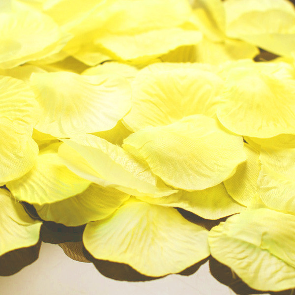 Textilní plátky růží na házení 48 x 52 mm - žlutozelená (100 ks/bal)